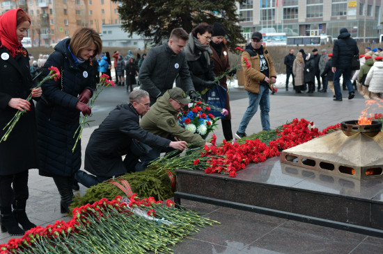 Фоторепортаж: В Северодвинске возложили цветы ко Дню Победы