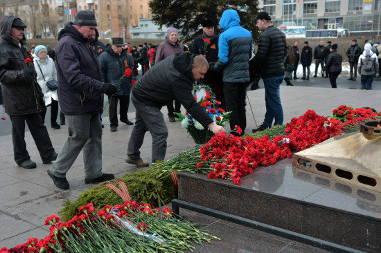 Фоторепортаж: В Северодвинске возложили цветы ко Дню Победы