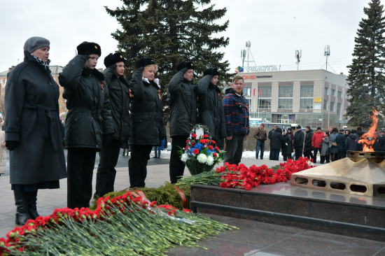 Фоторепортаж: В Северодвинске возложили цветы ко Дню Победы