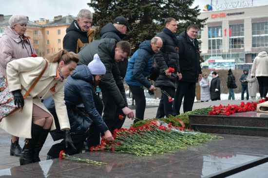 Фоторепортаж: В Северодвинске возложили цветы ко Дню Победы