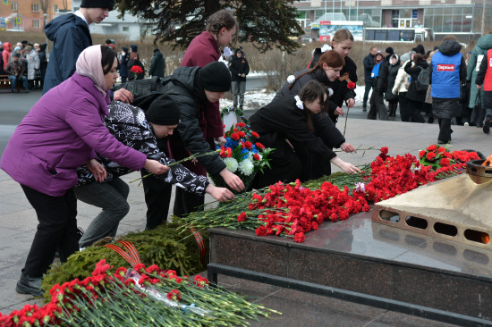 Фоторепортаж: В Северодвинске возложили цветы ко Дню Победы