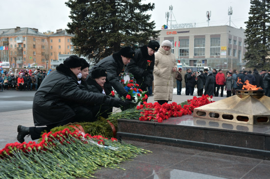 Фоторепортаж: В Северодвинске возложили цветы ко Дню Победы