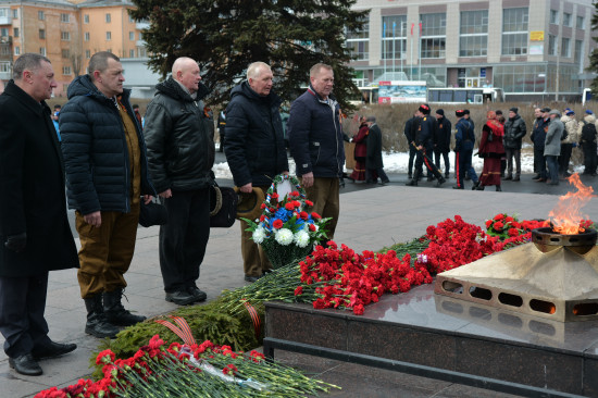 Фоторепортаж: В Северодвинске возложили цветы ко Дню Победы