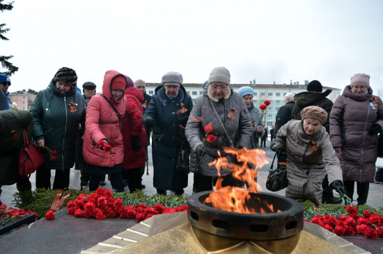 Фоторепортаж: В Северодвинске возложили цветы ко Дню Победы