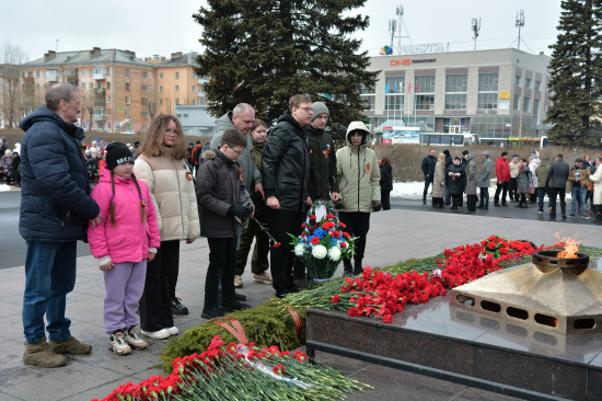 Фоторепортаж: В Северодвинске возложили цветы ко Дню Победы