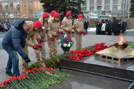 Фоторепортаж: В Северодвинске возложили цветы ко Дню Победы