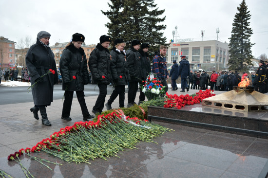 Фоторепортаж: В Северодвинске возложили цветы ко Дню Победы