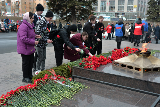 Фоторепортаж: В Северодвинске возложили цветы ко Дню Победы